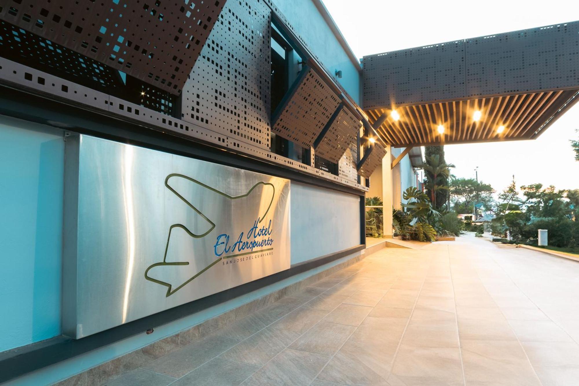 Hotel El Aeropuerto San José del Guaviare Exteriör bild