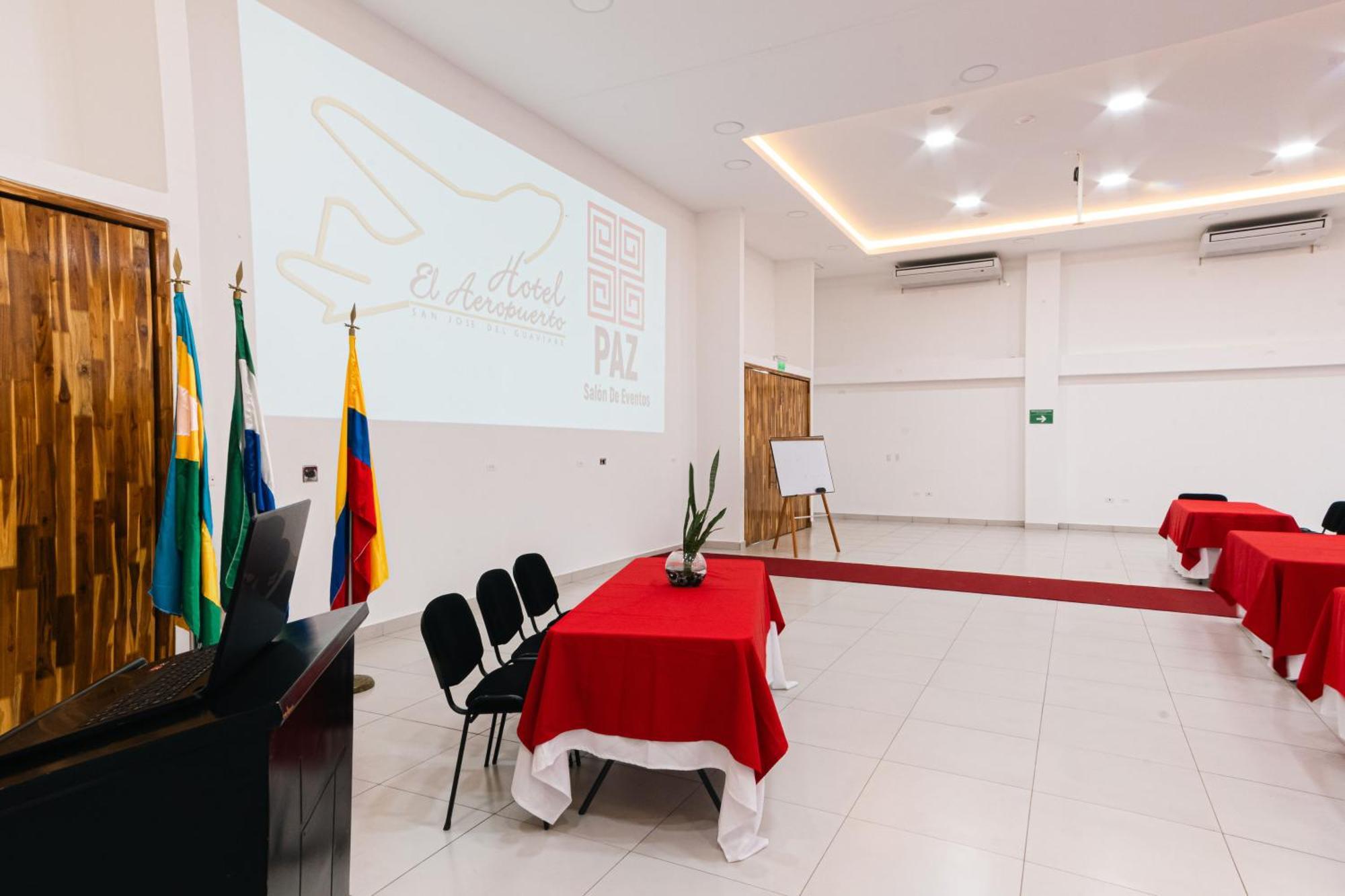 Hotel El Aeropuerto San José del Guaviare Exteriör bild